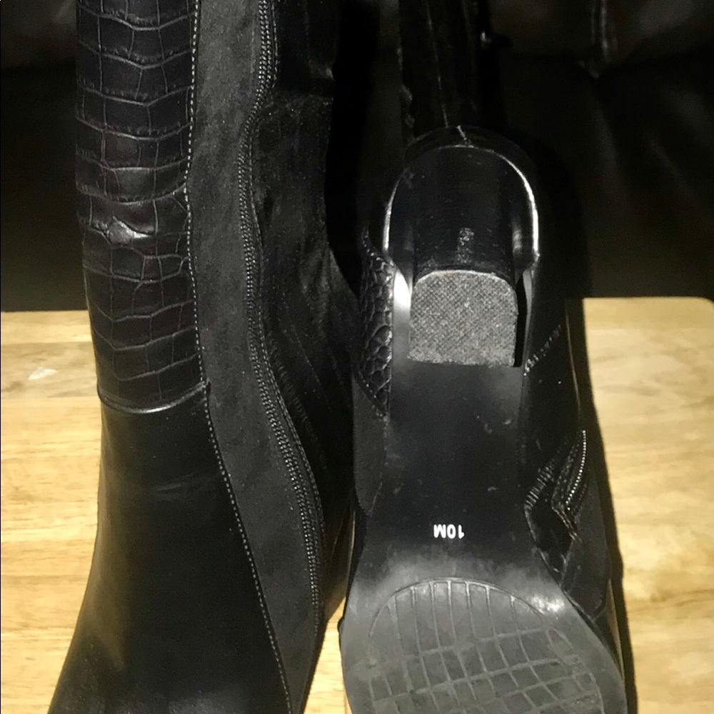 Beautiful black leather boots almost like new.